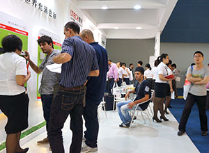雷特展位客朋滿座
