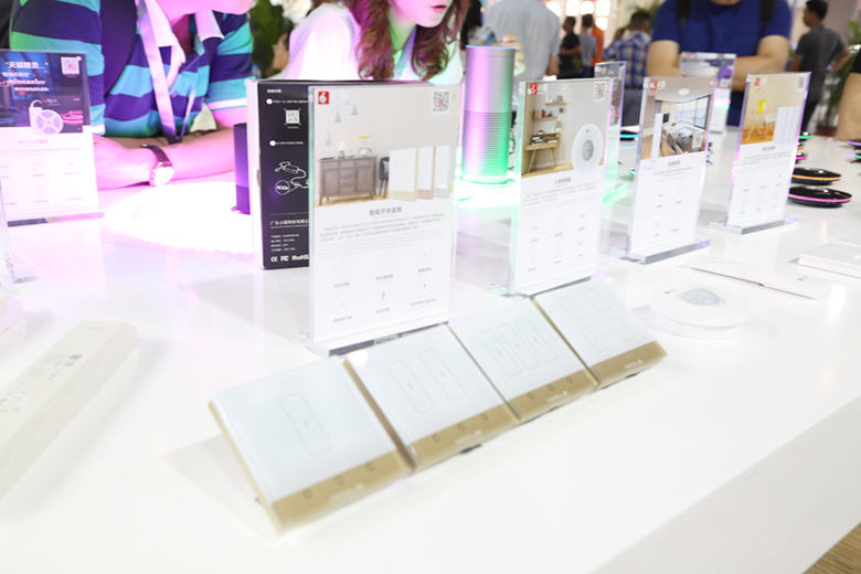智能面板、智能燈帶、智能電源展示區