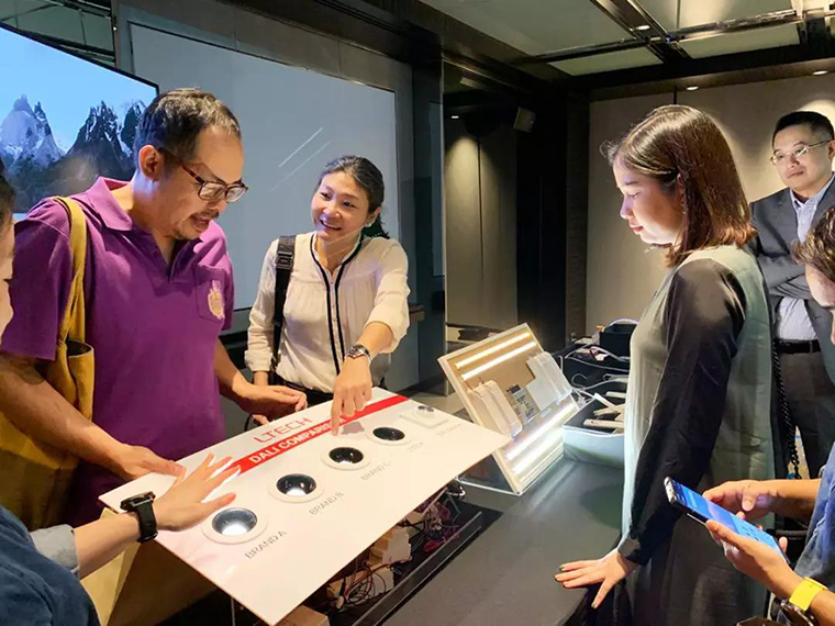 兩國工程師積極探討雷特產品