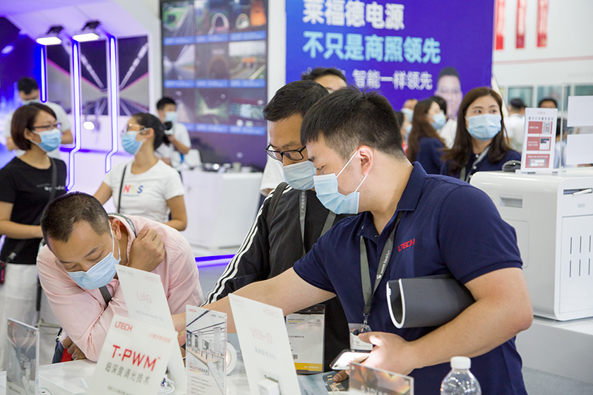 備受歡迎的展示桌