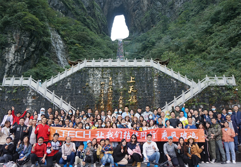 雷特全體成員合影