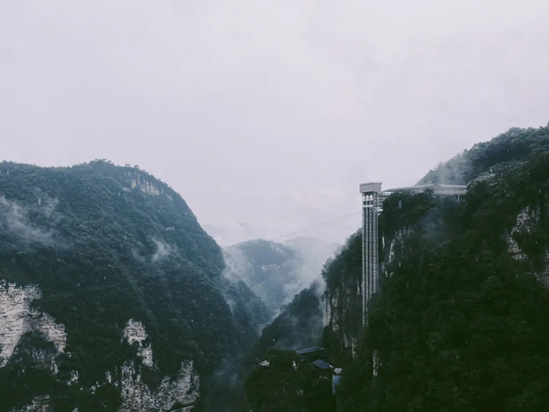 玻璃吊橋全景2