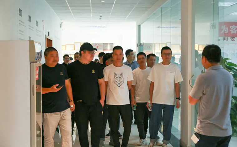 學員參觀雷特辦公區